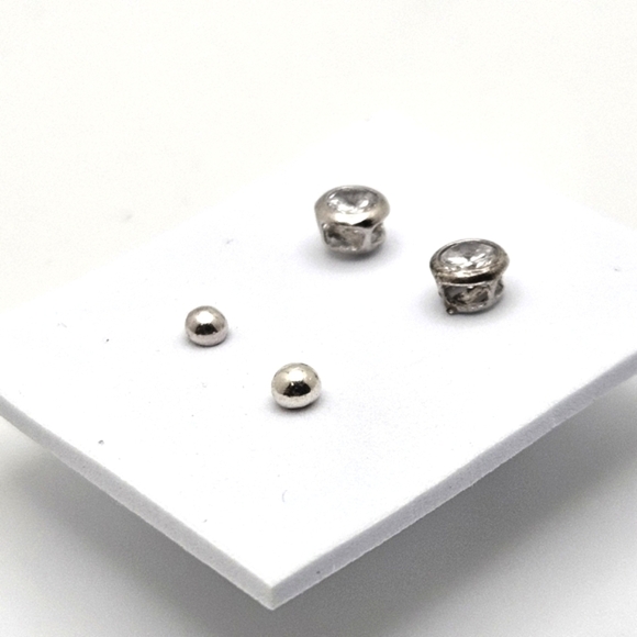 🟢3/$19🟢 2 Pairs 925 Sterling Silver Studs Earrings PIERCED Ears Faux diamonds - Picture 4 of 5